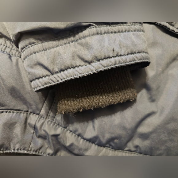 Old Navy Navy and Black Puffer Jacket. Size:M - Picture 6 of 7
